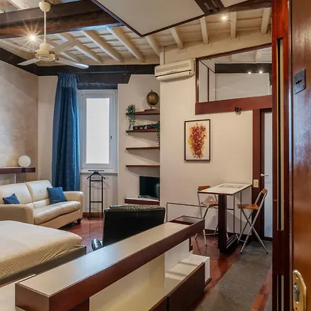 Guesthost - Piazza Navona Petite House Řím